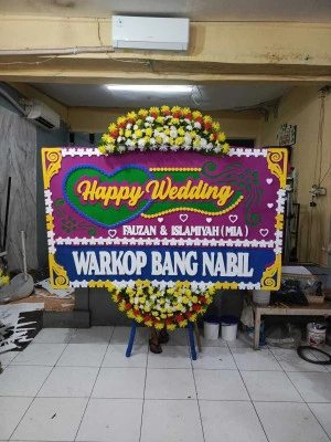 Papan Bunga di Dadapan Pringkuku